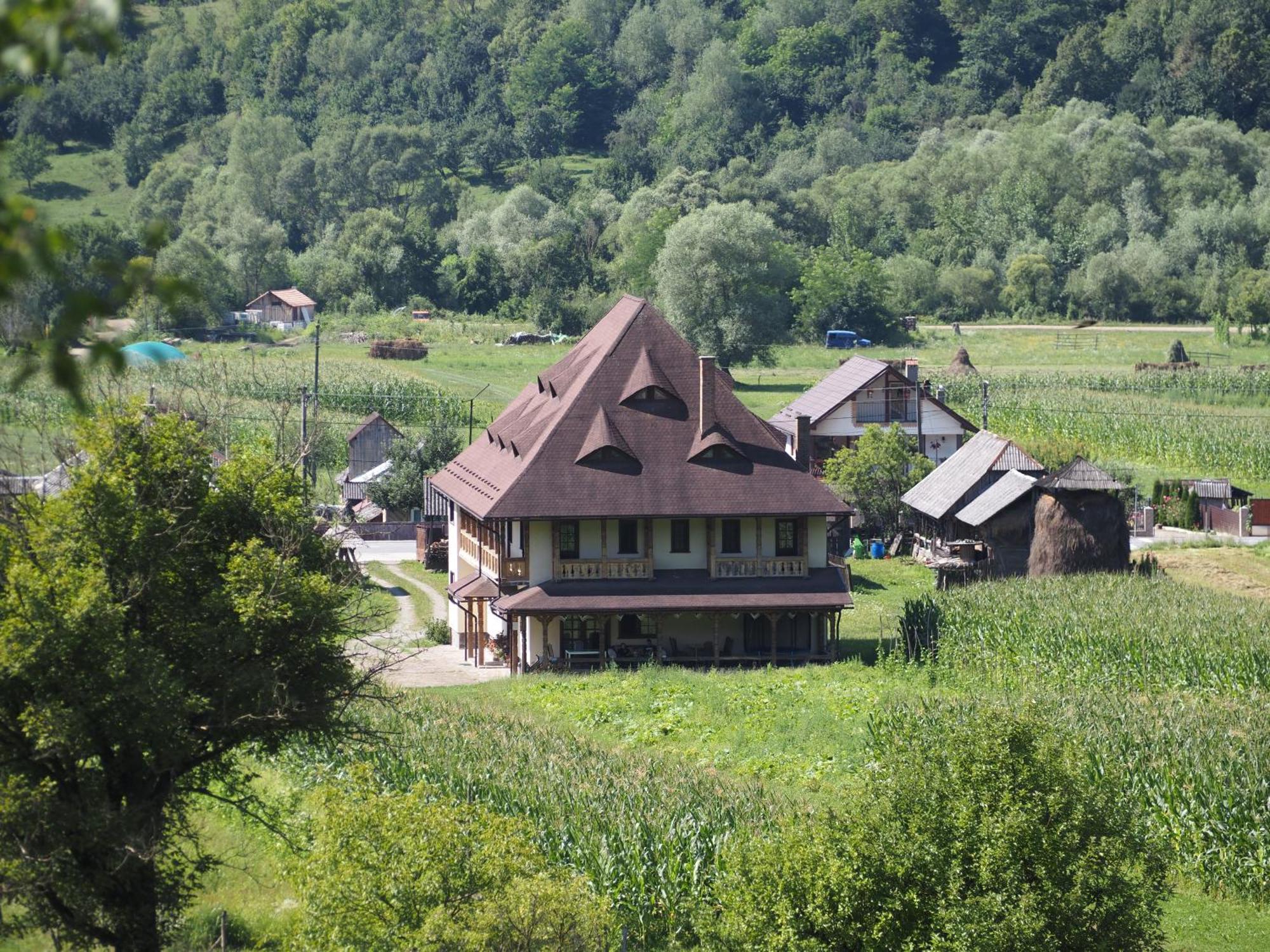 Pensiunea Sanziene Strîmtura 외부 사진