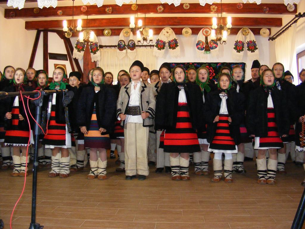 Pensiunea Sanziene Strîmtura 외부 사진